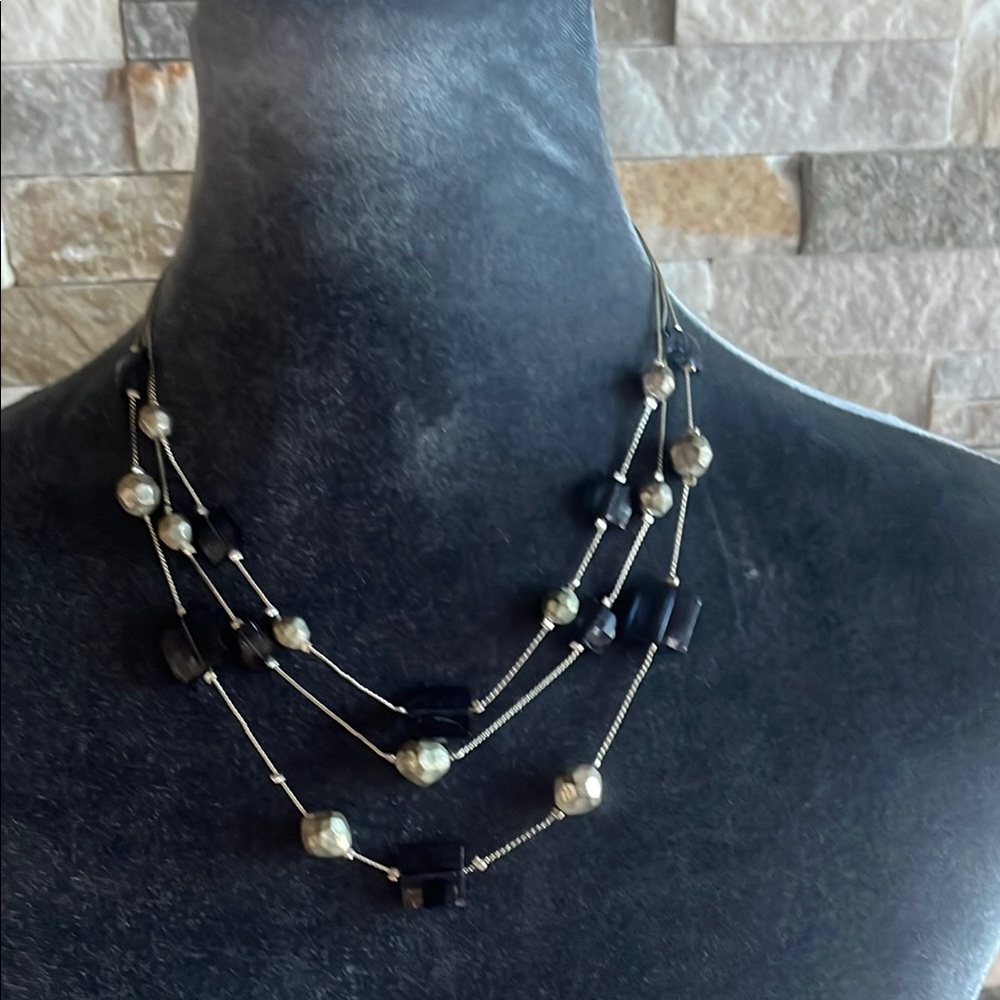 Elegant Black and Gold Necklace